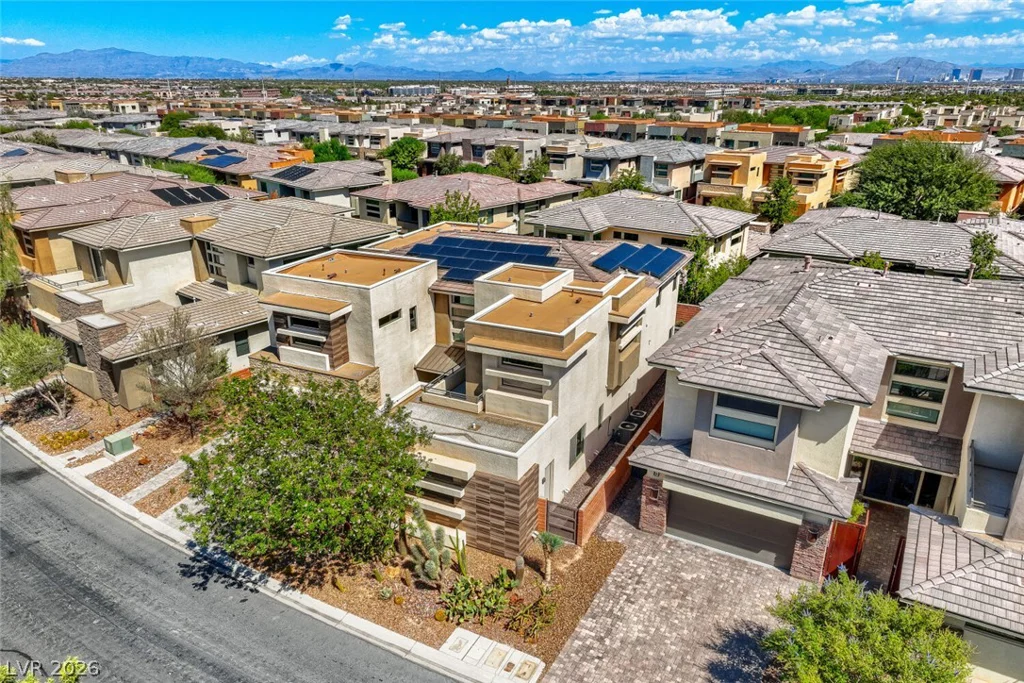 70 Grey Feather, Las Vegas, NV 89135