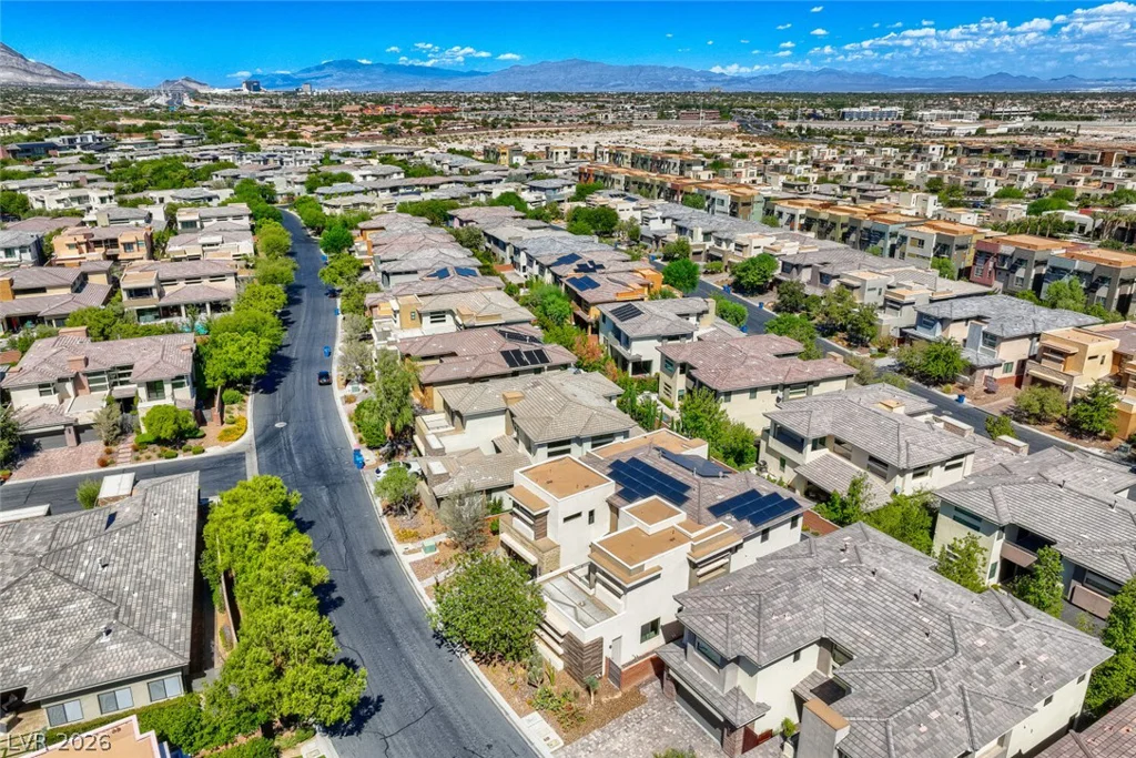 70 Grey Feather, Las Vegas, NV 89135
