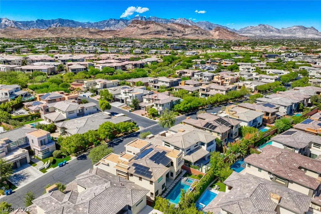 70 Grey Feather, Las Vegas, NV 89135