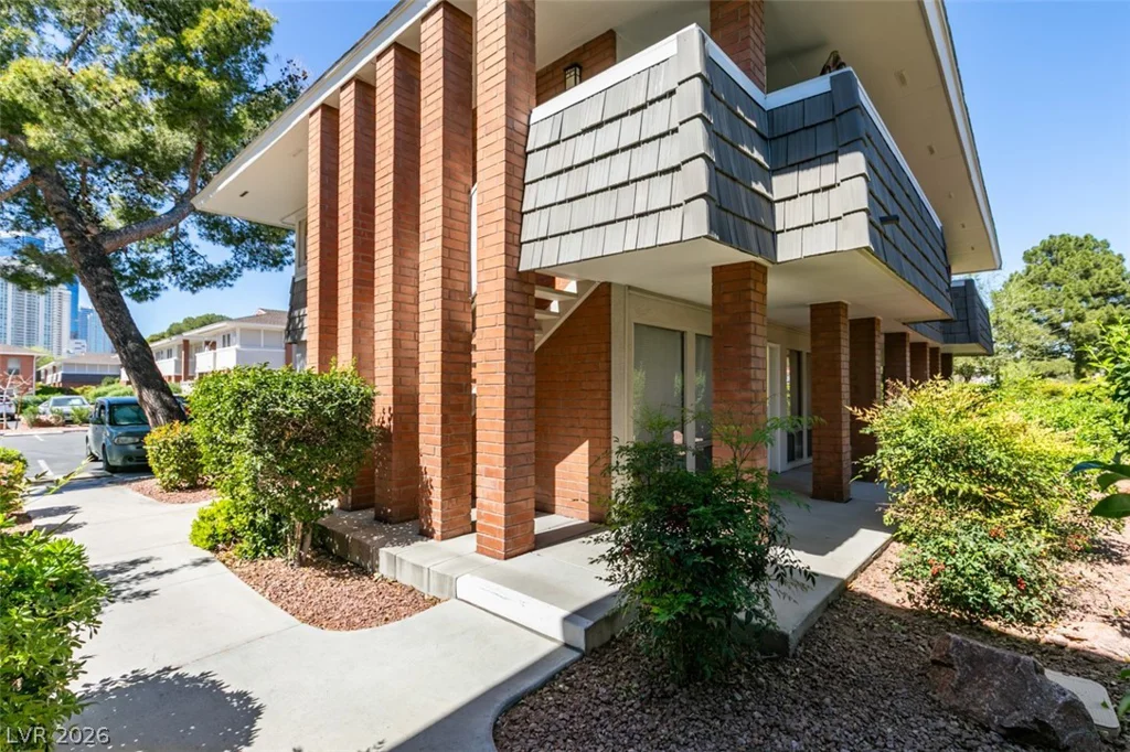 714 Oakmont, Las Vegas, NV 89109