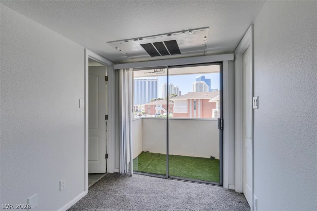 714 Oakmont, Las Vegas, NV 89109