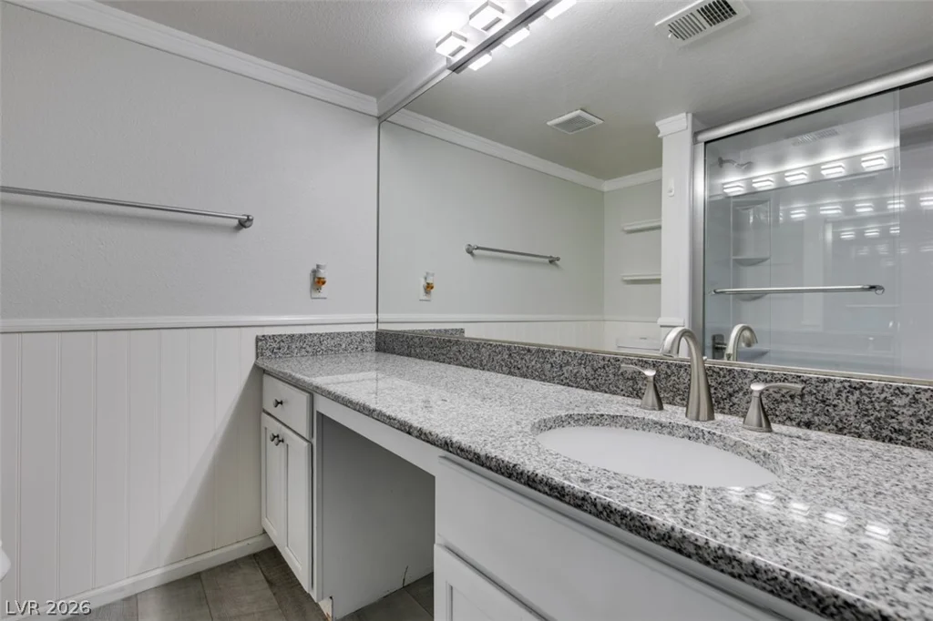 714 Oakmont, Las Vegas, NV 89109