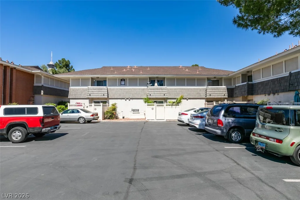 714 Oakmont, Las Vegas, NV 89109