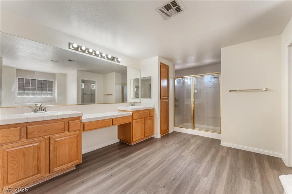 8901 Goldstone, Las Vegas, NV 89143
