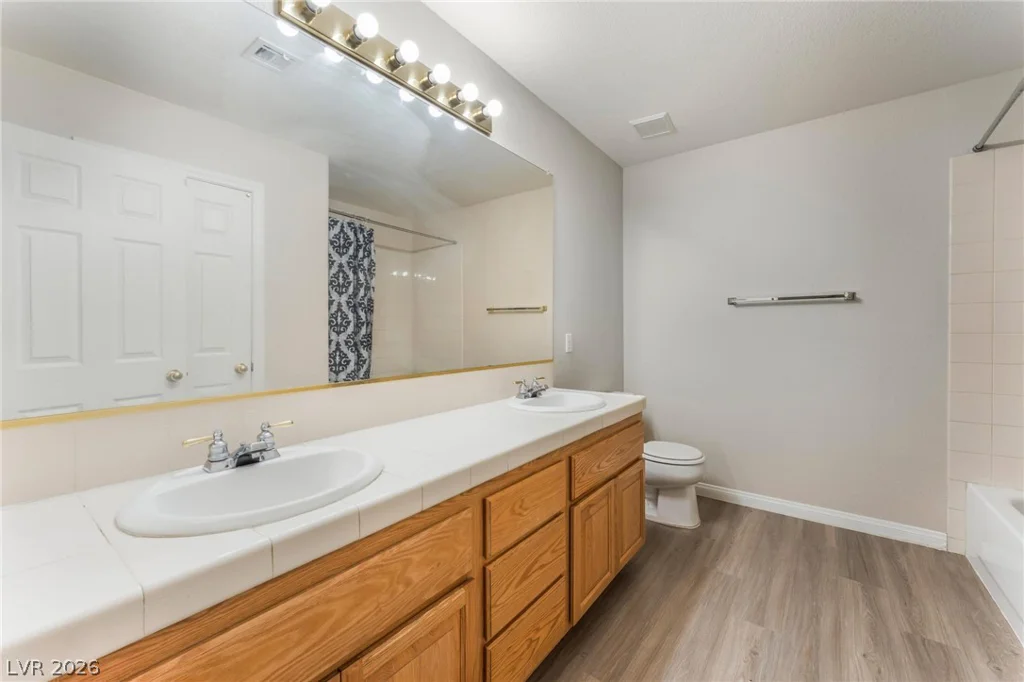 8901 Goldstone, Las Vegas, NV 89143