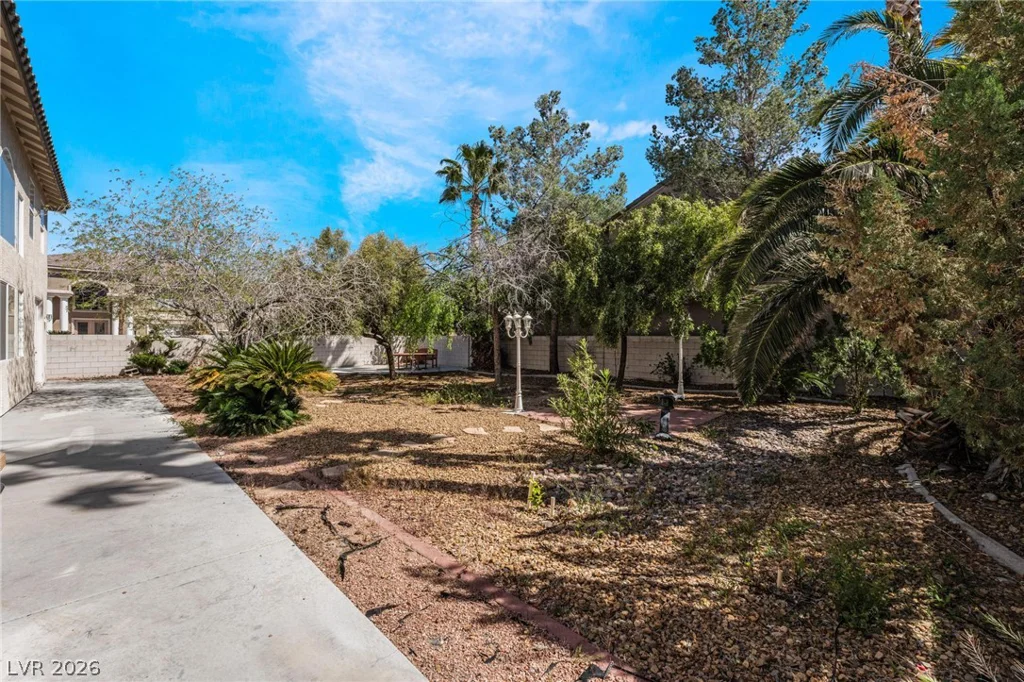 8901 Goldstone, Las Vegas, NV 89143