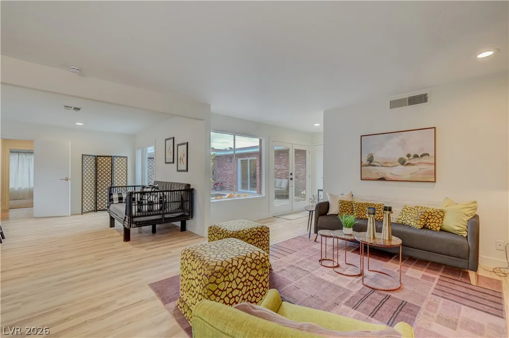 2101 Santiago, Las Vegas, NV 89104