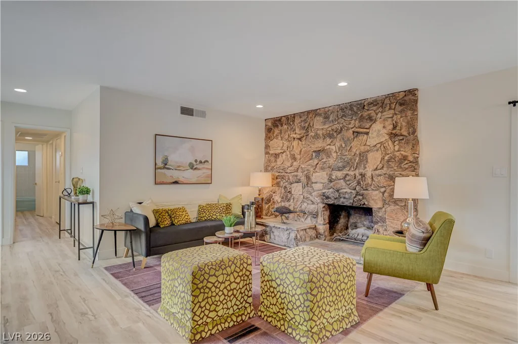 2101 Santiago, Las Vegas, NV 89104