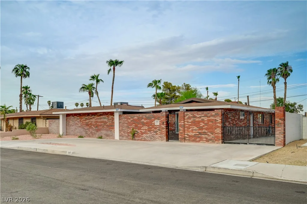 2101 Santiago, Las Vegas, NV 89104