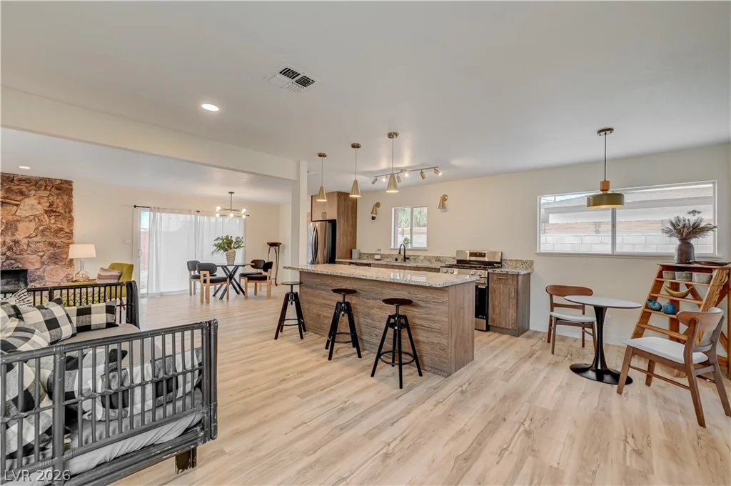 2101 Santiago, Las Vegas, NV 89104