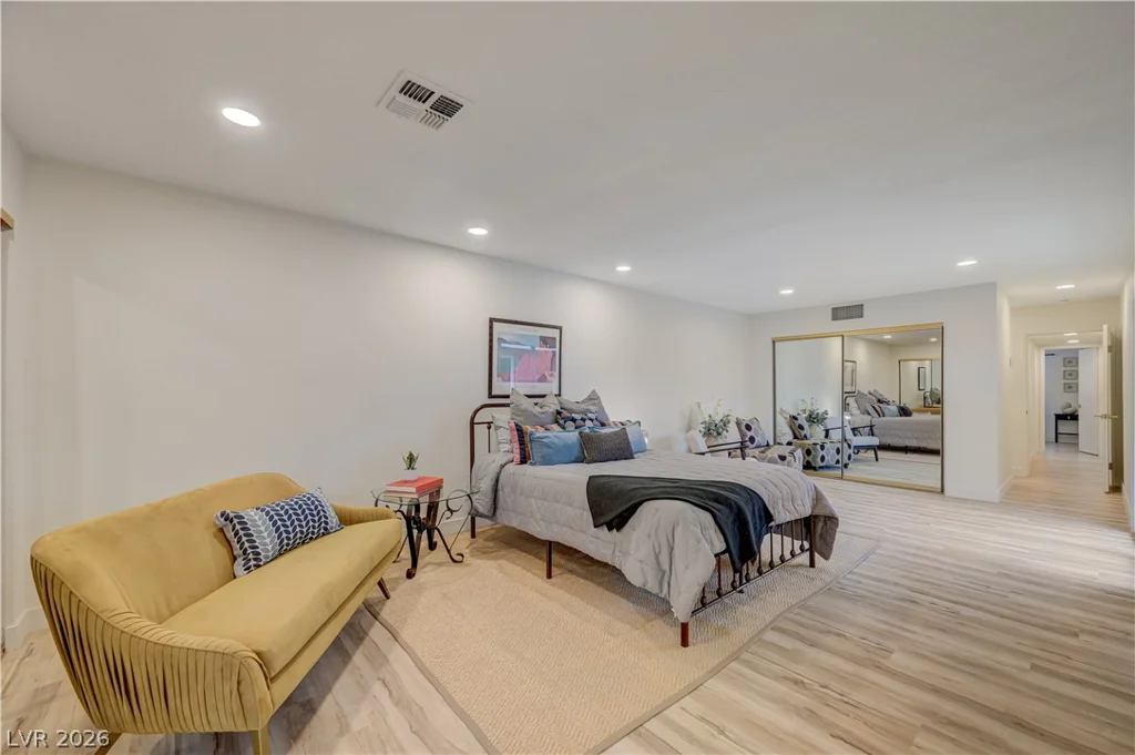 2101 Santiago, Las Vegas, NV 89104