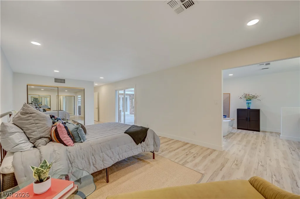 2101 Santiago, Las Vegas, NV 89104
