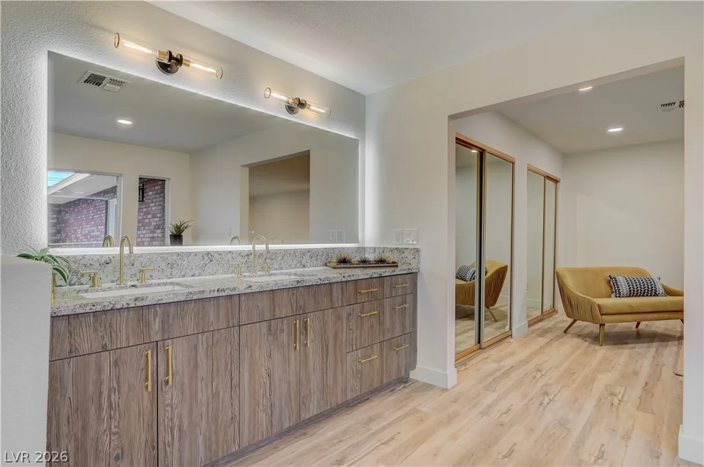 2101 Santiago, Las Vegas, NV 89104