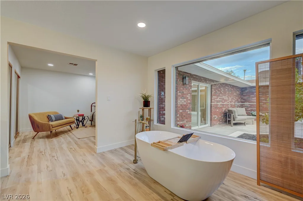 2101 Santiago, Las Vegas, NV 89104