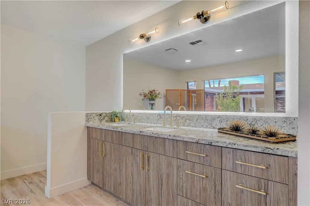 2101 Santiago, Las Vegas, NV 89104