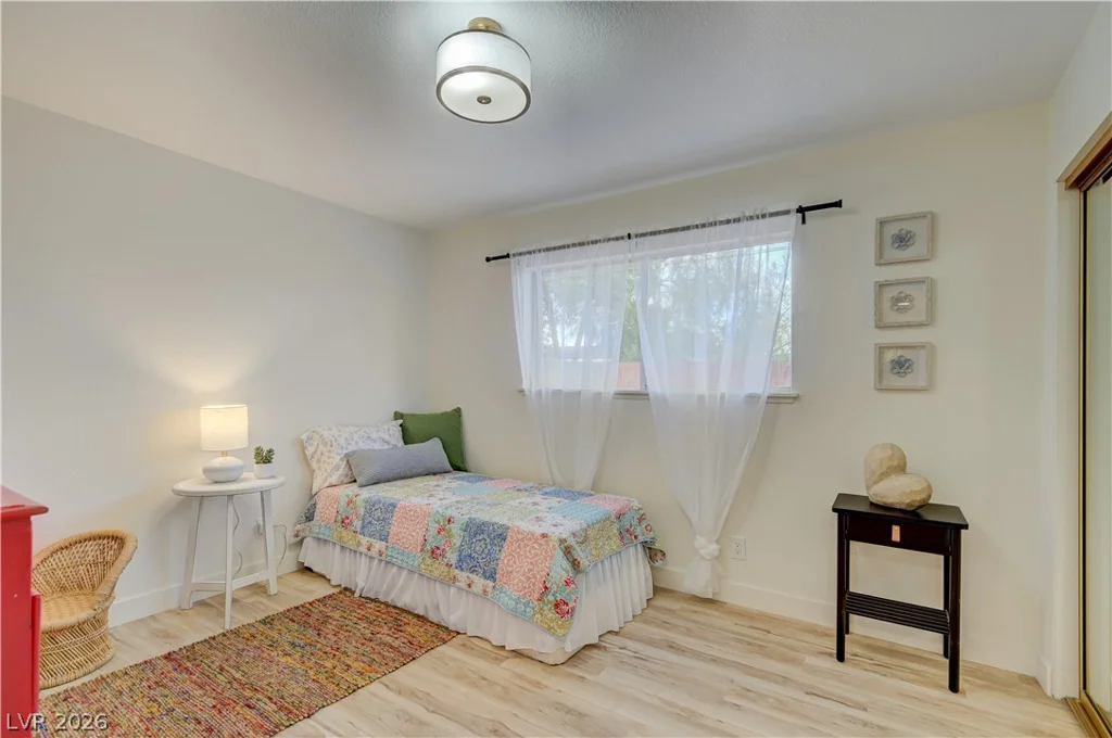 2101 Santiago, Las Vegas, NV 89104