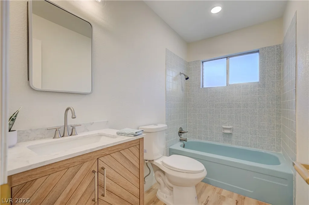 2101 Santiago, Las Vegas, NV 89104