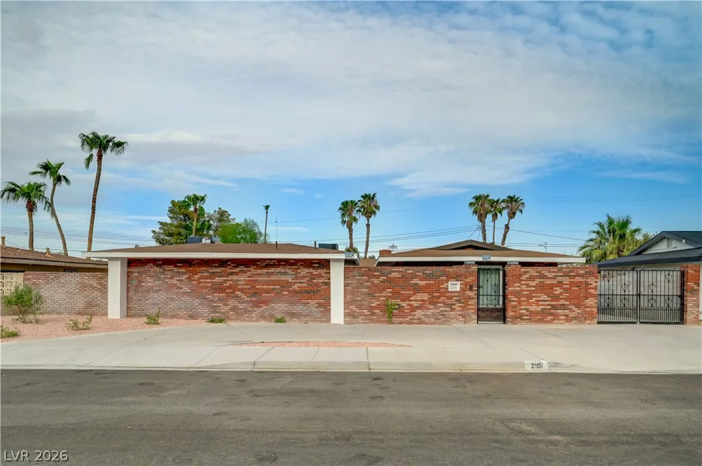 2101 Santiago, Las Vegas, NV 89104