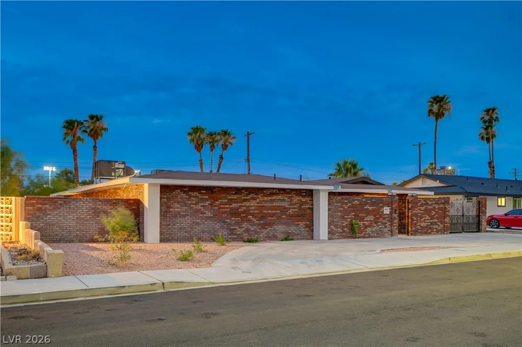 2101 Santiago, Las Vegas, NV 89104