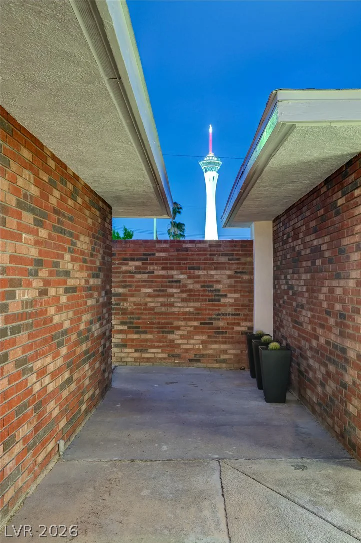 2101 Santiago, Las Vegas, NV 89104