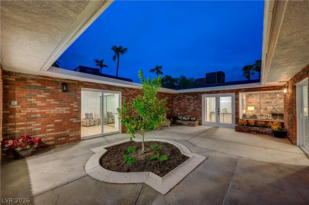 2101 Santiago, Las Vegas, NV 89104