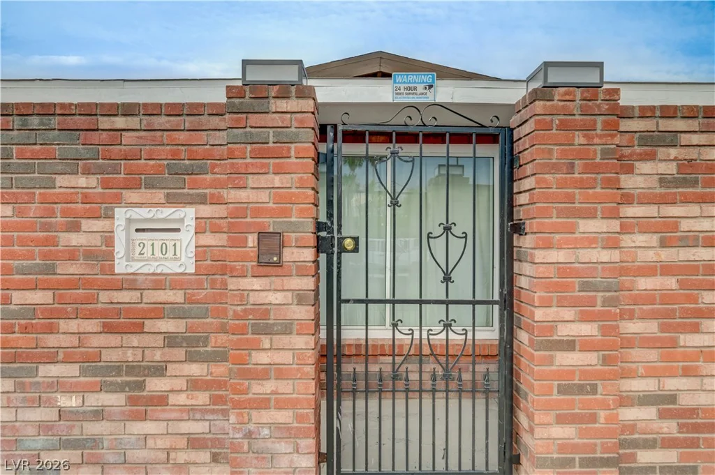 2101 Santiago, Las Vegas, NV 89104