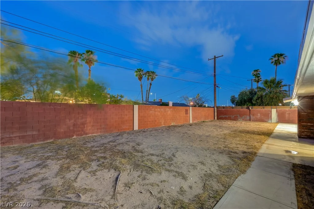 2101 Santiago, Las Vegas, NV 89104
