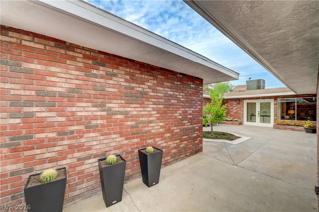 2101 Santiago, Las Vegas, NV 89104