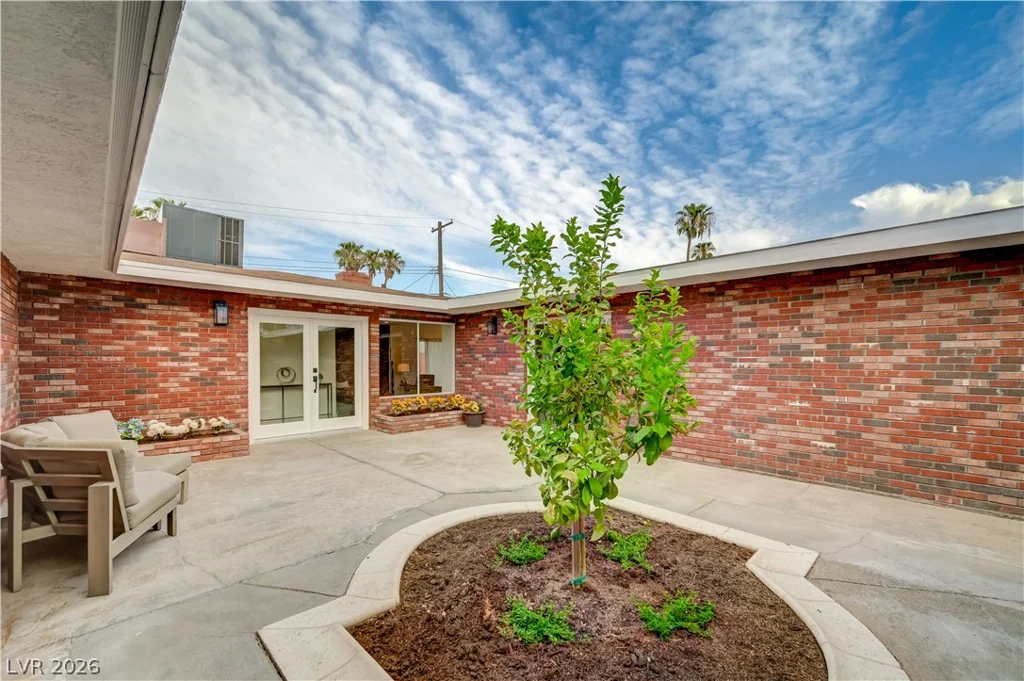 2101 Santiago, Las Vegas, NV 89104