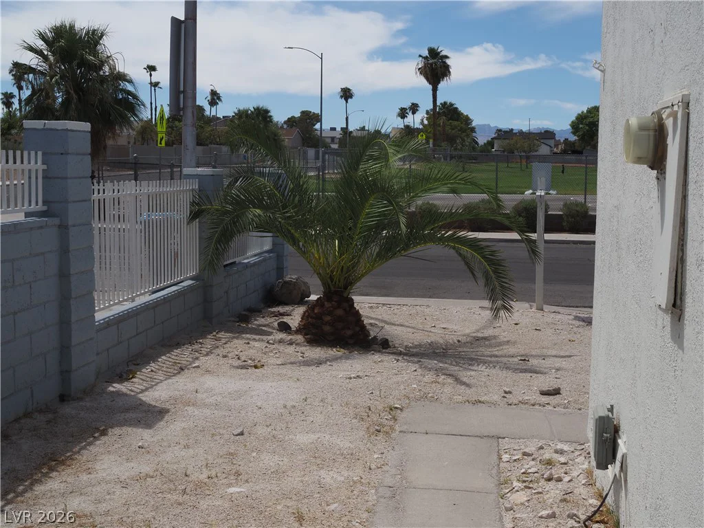 5180 Burnham, Las Vegas, NV 89119