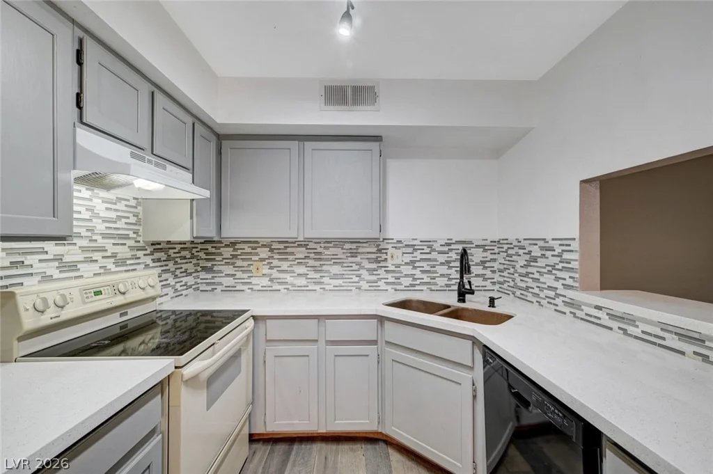 1812 Plum, Henderson, NV 89014