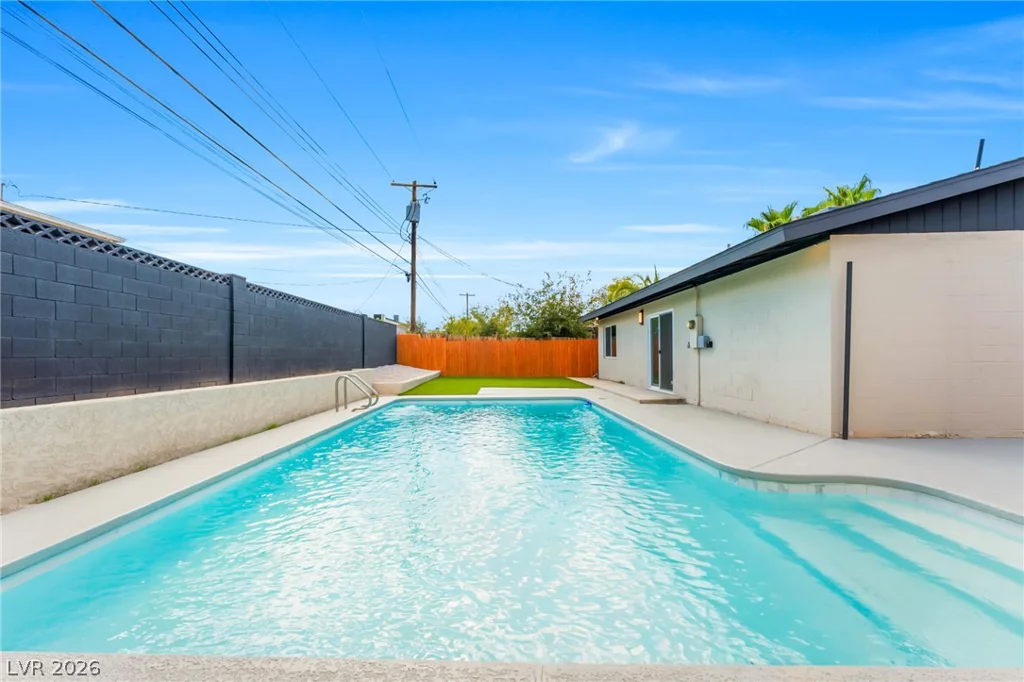 2301 Palora, Las Vegas, NV 89169