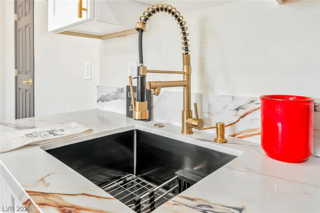 2301 Palora, Las Vegas, NV 89169