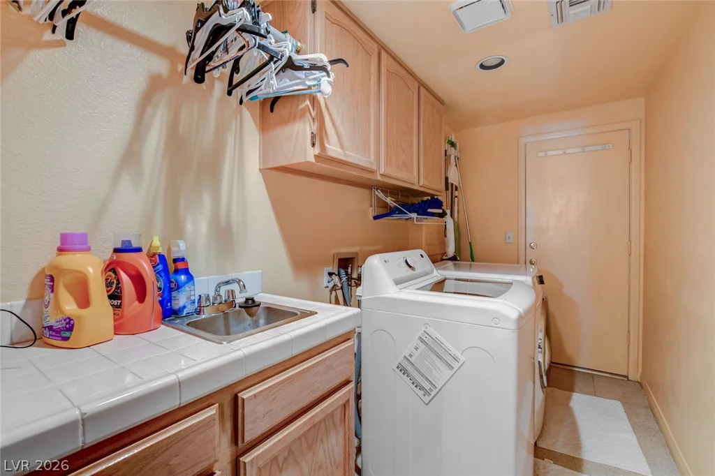 184 Adomeit, Henderson, NV 89074