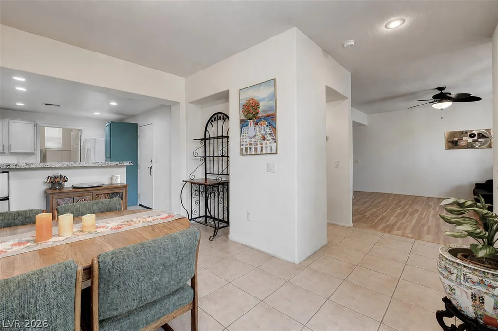 10190 Deerfield Beach, Las Vegas, NV 89129