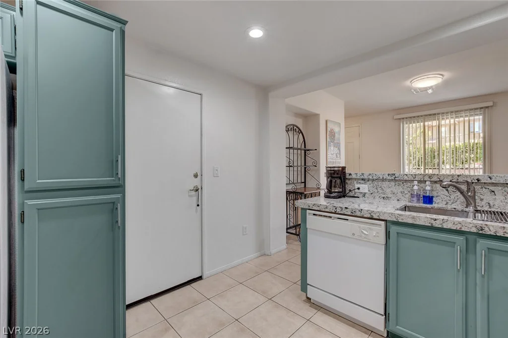 10190 Deerfield Beach, Las Vegas, NV 89129