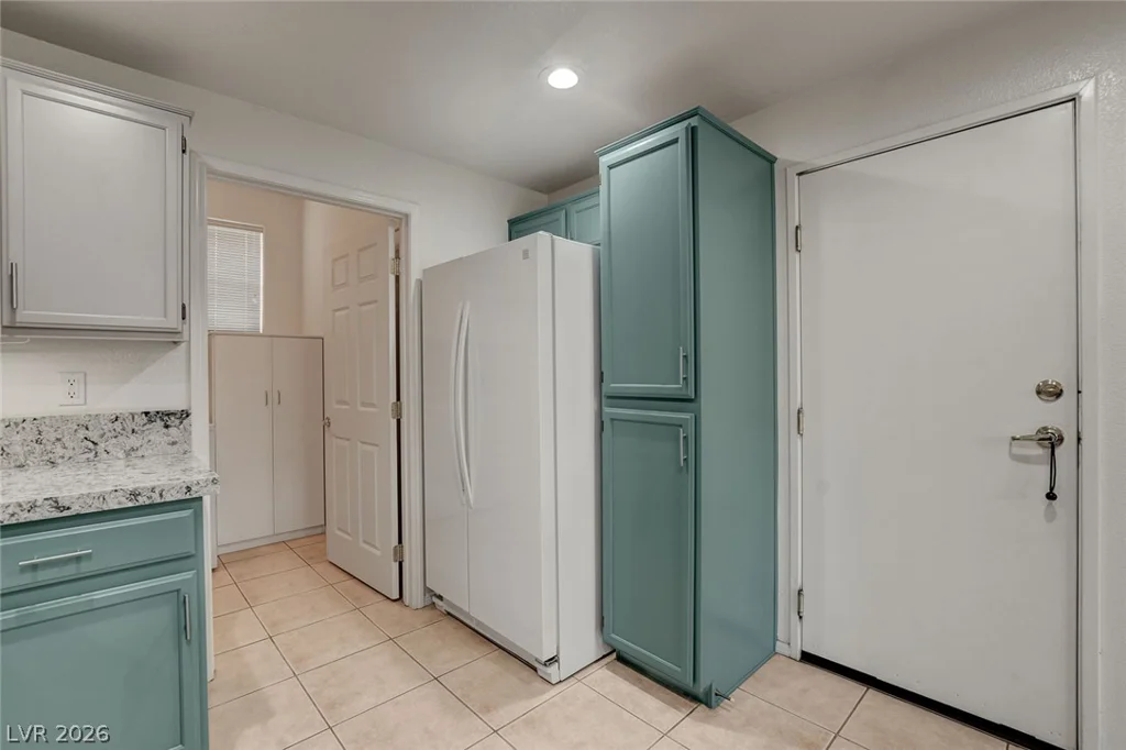 10190 Deerfield Beach, Las Vegas, NV 89129