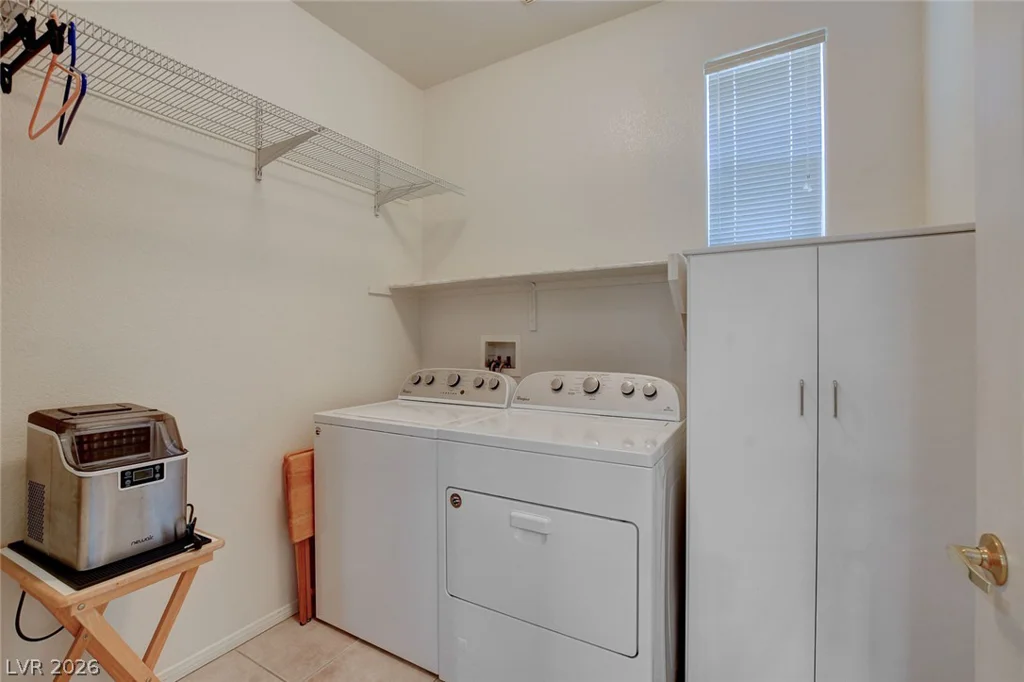 10190 Deerfield Beach, Las Vegas, NV 89129