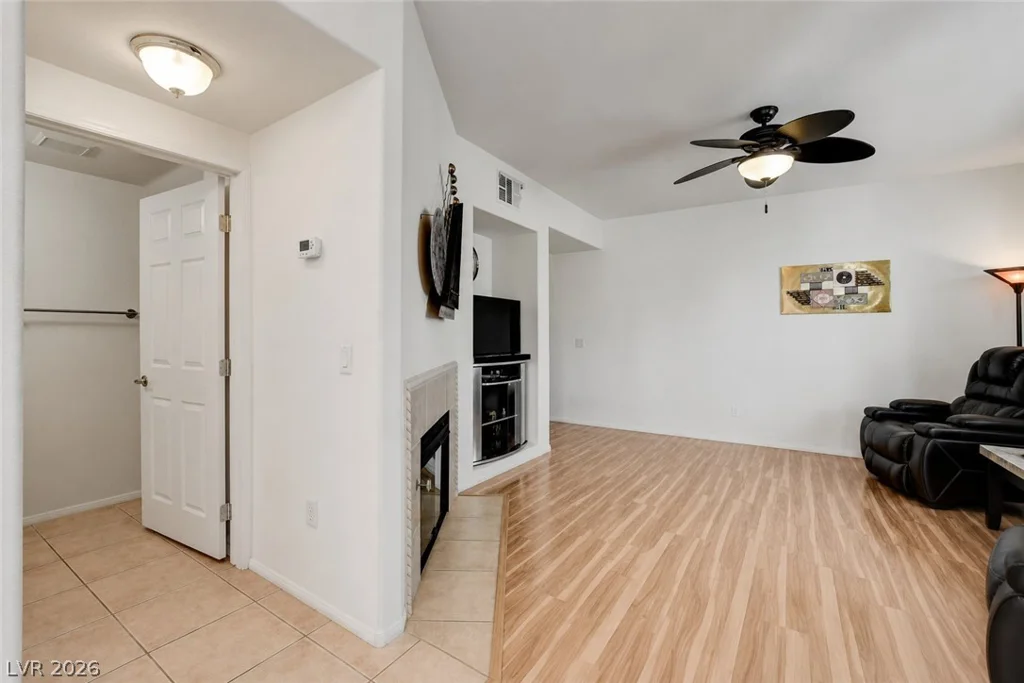 10190 Deerfield Beach, Las Vegas, NV 89129