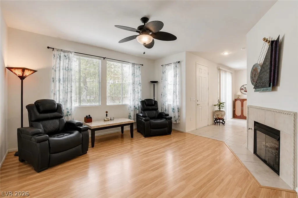 10190 Deerfield Beach, Las Vegas, NV 89129