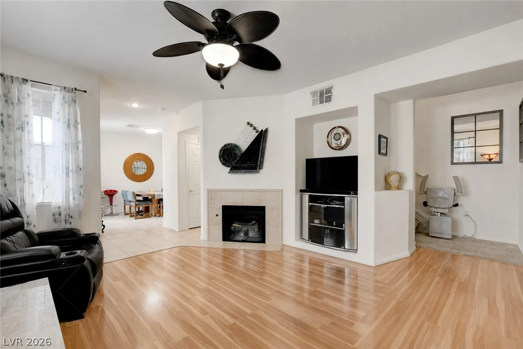 10190 Deerfield Beach, Las Vegas, NV 89129