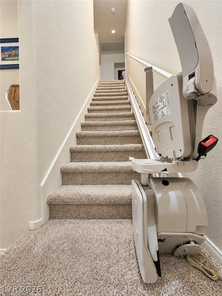 10190 Deerfield Beach, Las Vegas, NV 89129
