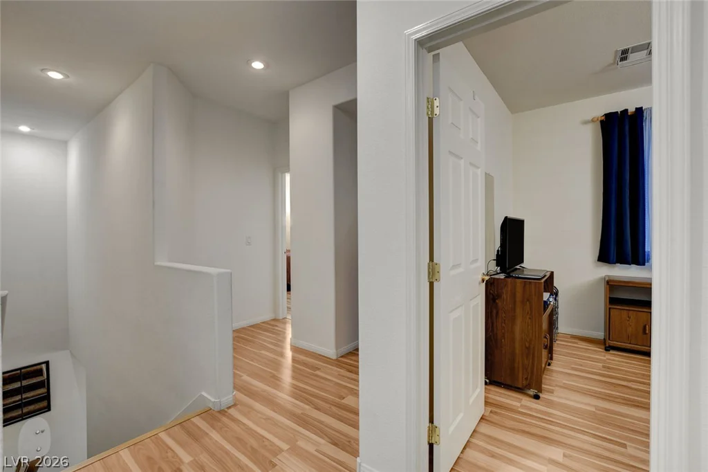 10190 Deerfield Beach, Las Vegas, NV 89129