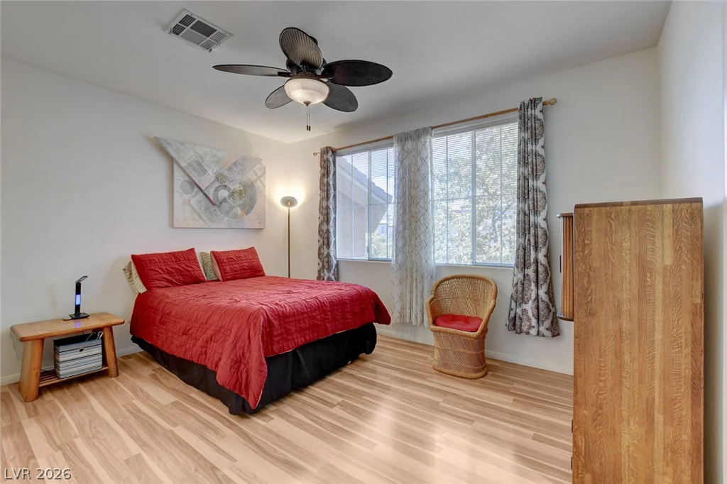 10190 Deerfield Beach, Las Vegas, NV 89129