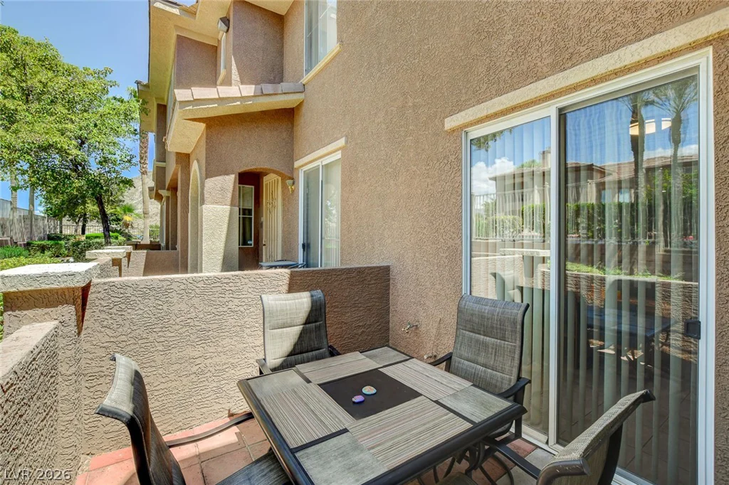 10190 Deerfield Beach, Las Vegas, NV 89129