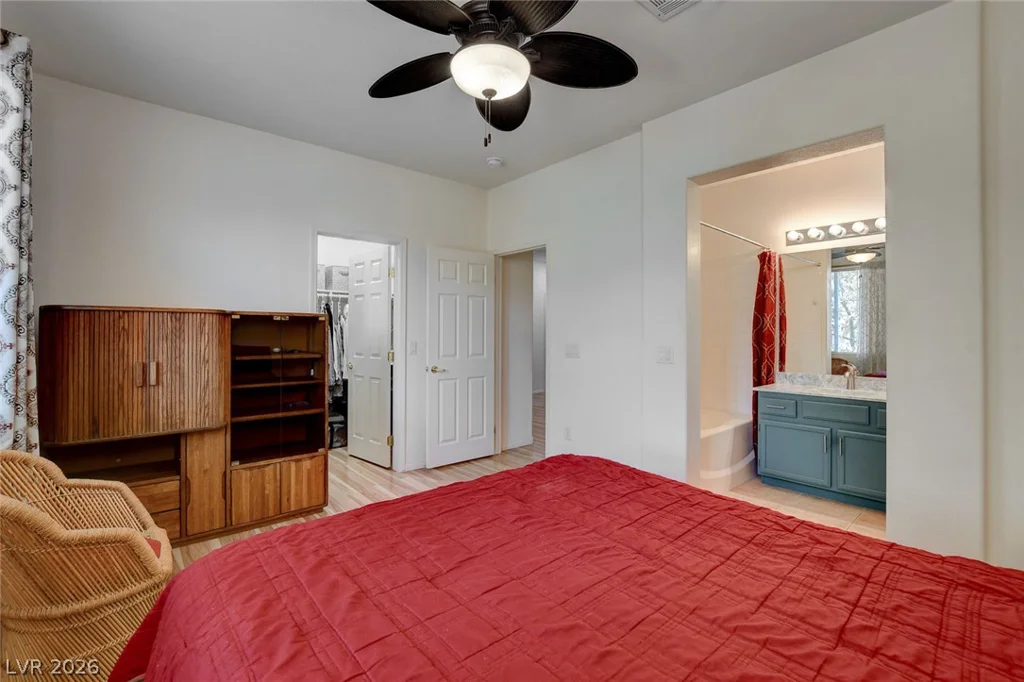 10190 Deerfield Beach, Las Vegas, NV 89129