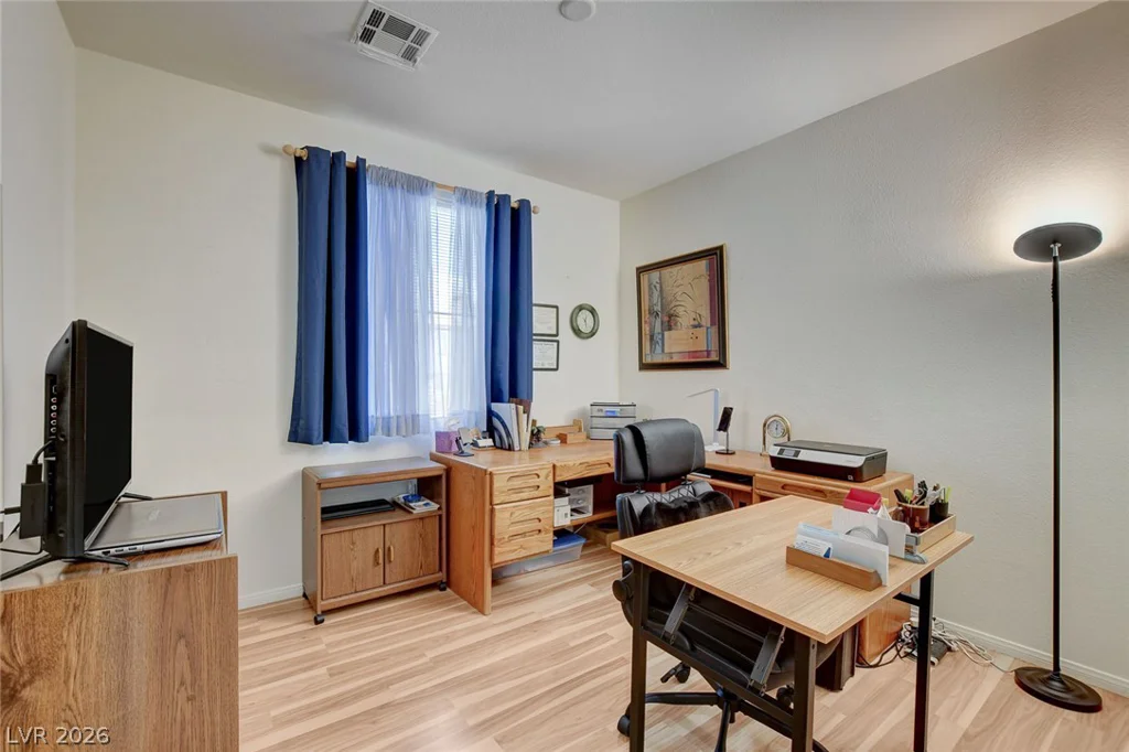10190 Deerfield Beach, Las Vegas, NV 89129