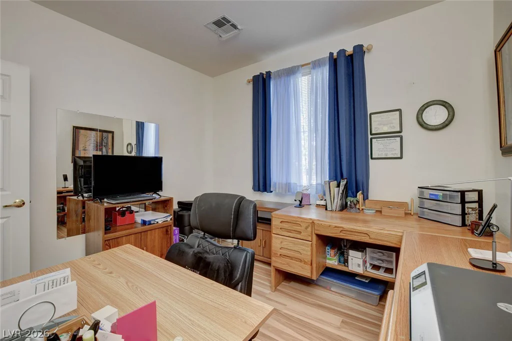 10190 Deerfield Beach, Las Vegas, NV 89129