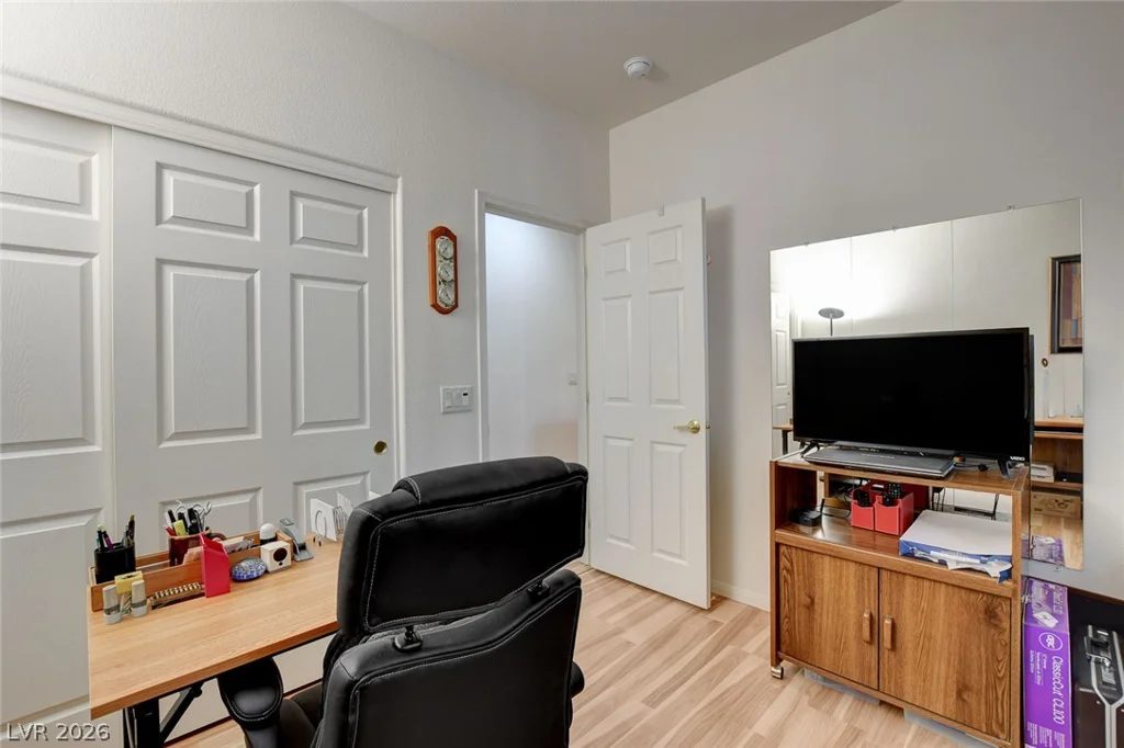 10190 Deerfield Beach, Las Vegas, NV 89129