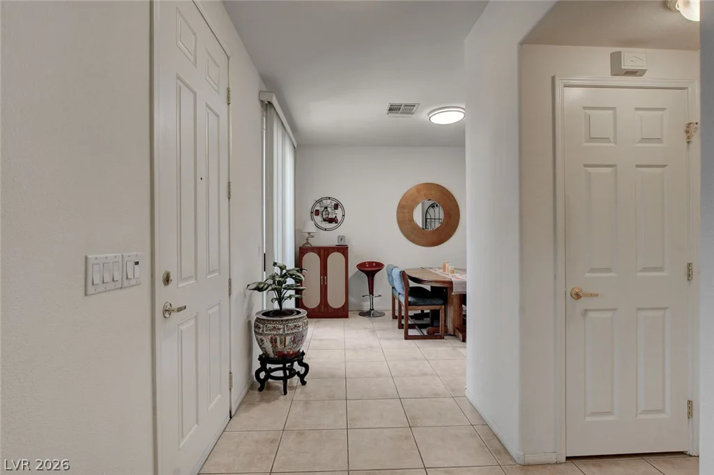 10190 Deerfield Beach, Las Vegas, NV 89129
